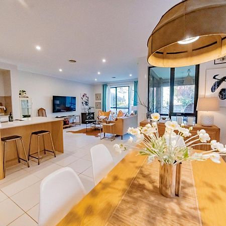 Stayau 4Br Designer Home In Knox Wantirna South Ngoại thất bức ảnh
