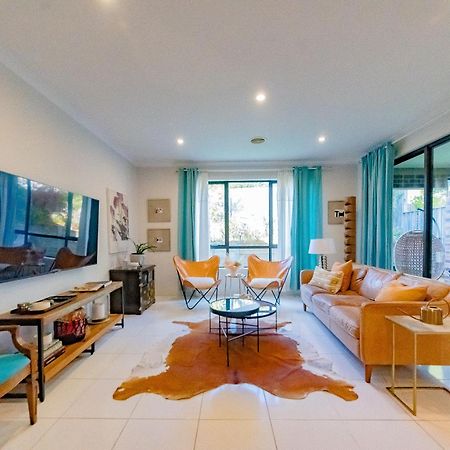Stayau 4Br Designer Home In Knox Wantirna South Ngoại thất bức ảnh